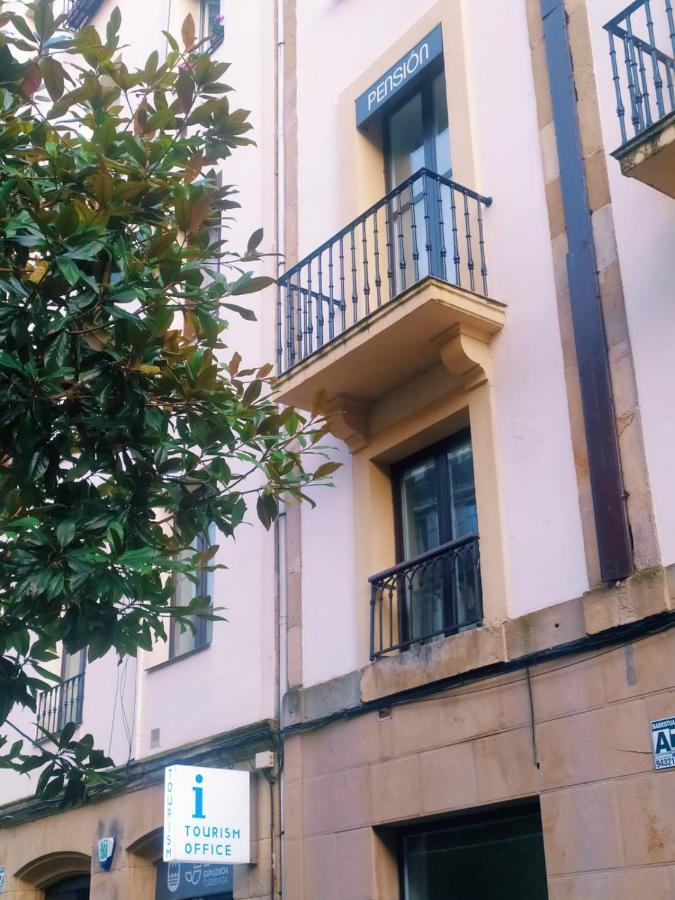 Pension Sarriegi Сан Себастиан Екстериор снимка